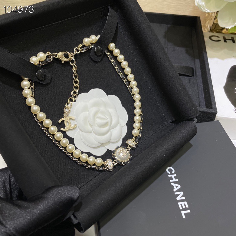 Chanel Necklace Pearl Gold