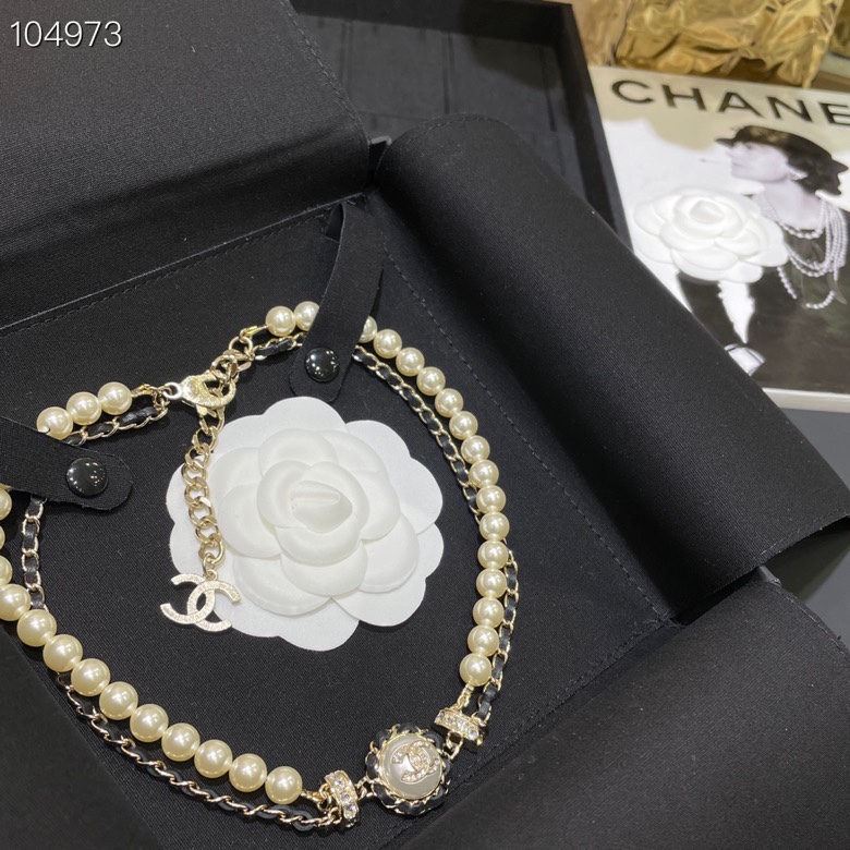 Chanel Necklace Pearl Gold