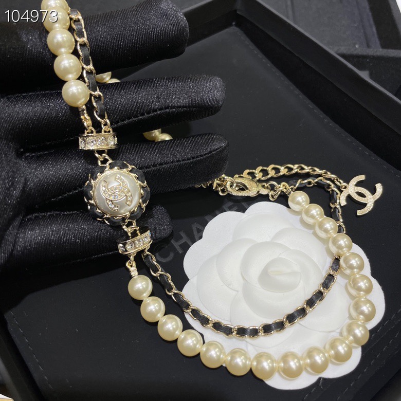 Chanel Necklace Pearl Gold
