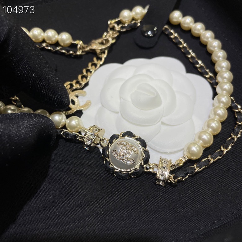 Chanel Necklace Pearl Gold