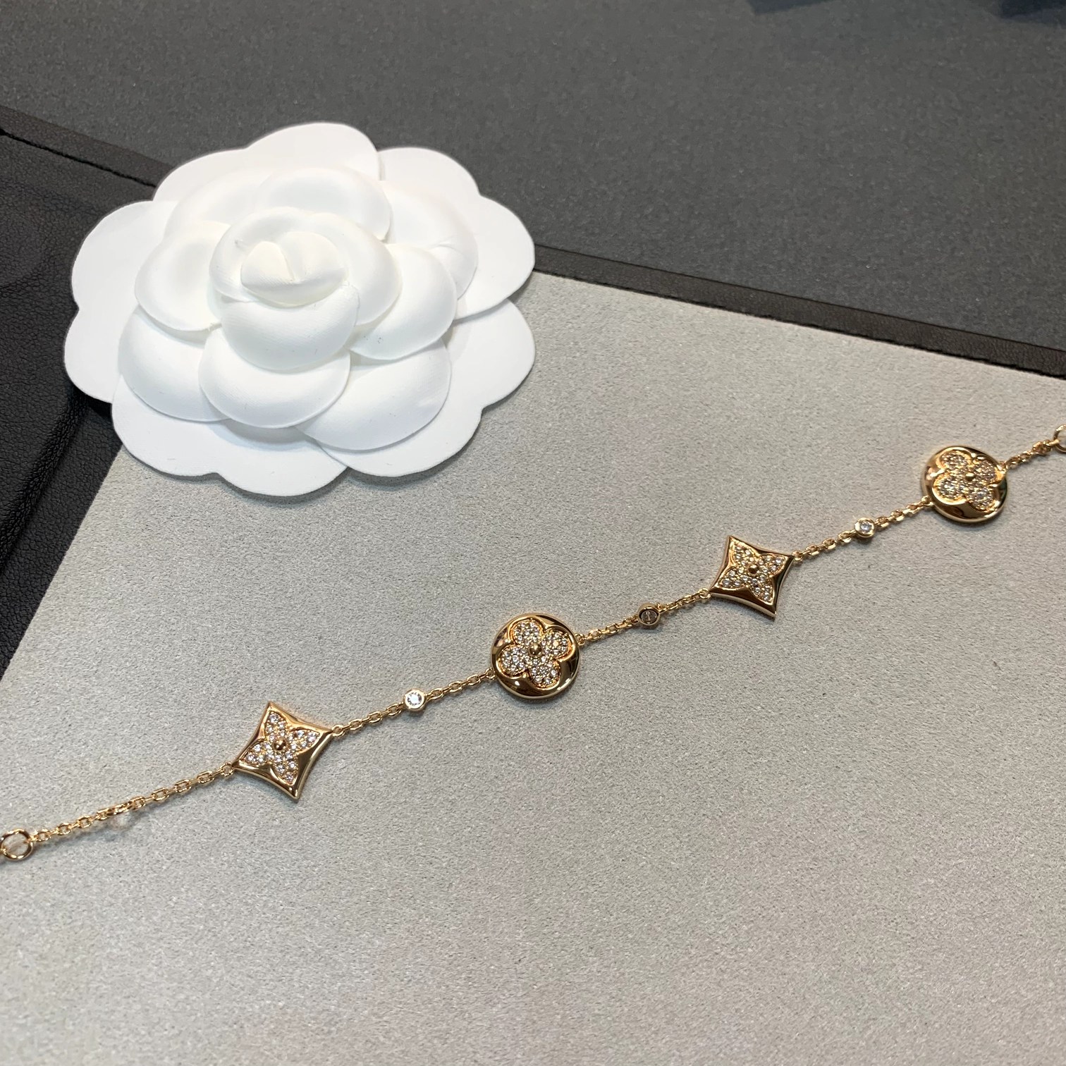 Lv Bracelet Diamond Rose Gold S-l-m