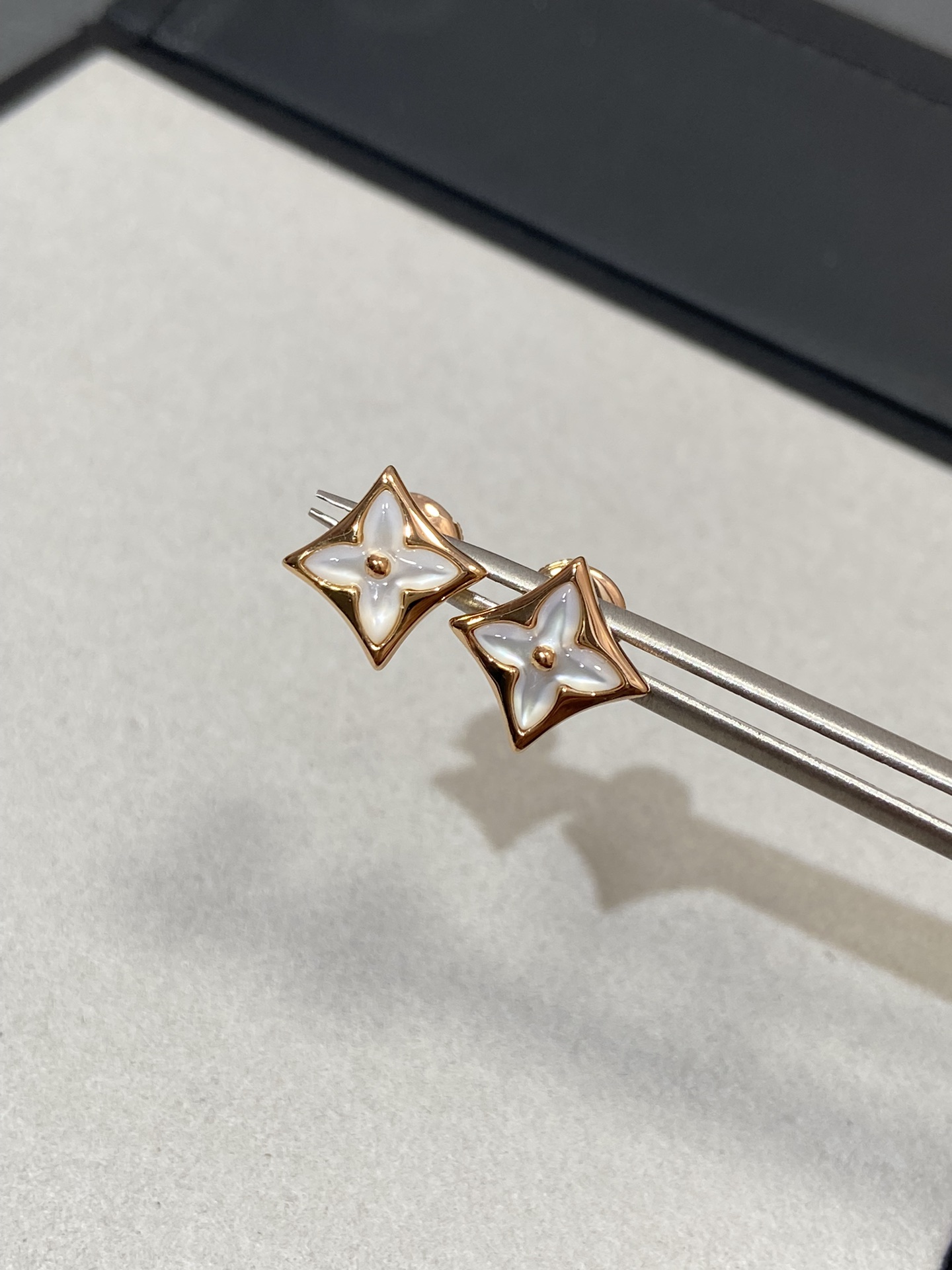 Lv Earrings L