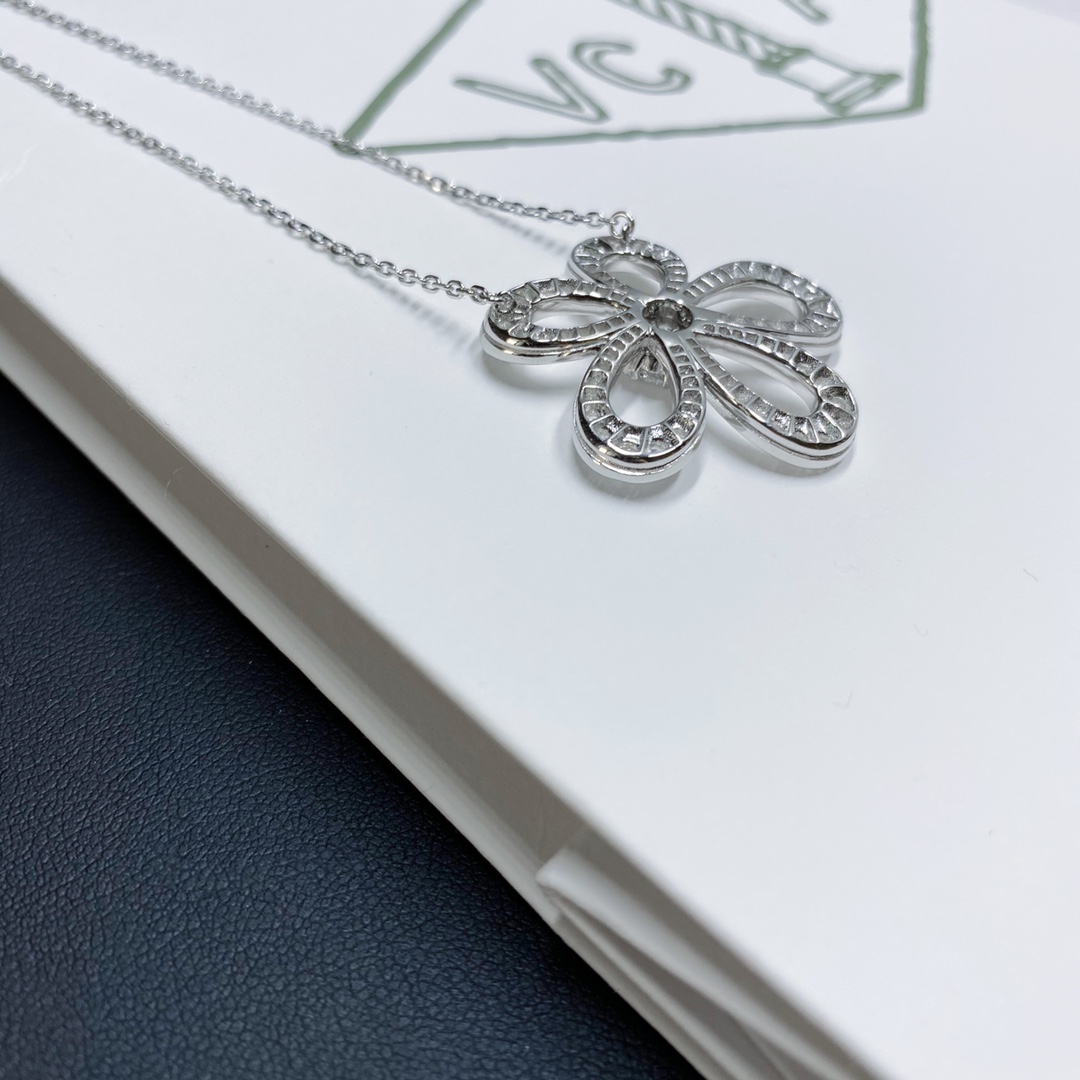 Van Cleef Arpels Necklace Silver L