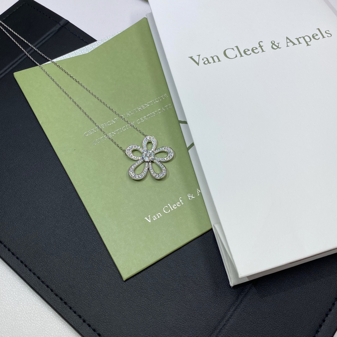 Van Cleef Arpels Necklace Silver L