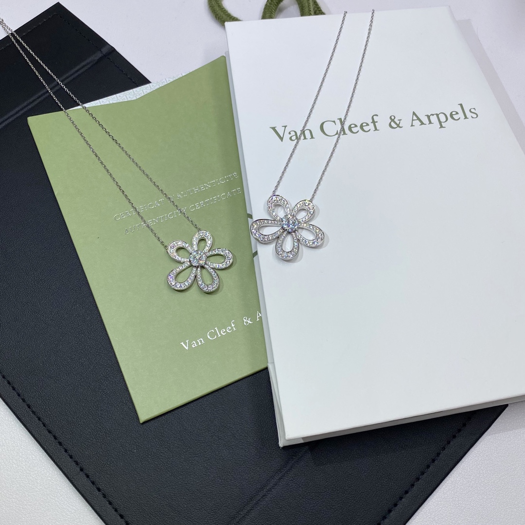 Van Cleef Arpels Necklace Silver L