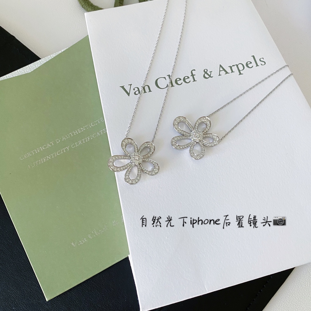 Van Cleef Arpels Necklace Silver L