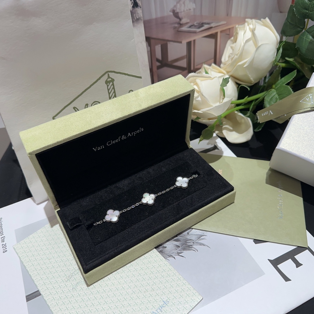 Van Cleef Arpels Bracelet Gold