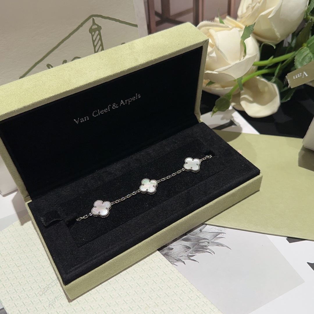 Van Cleef Arpels Bracelet Gold