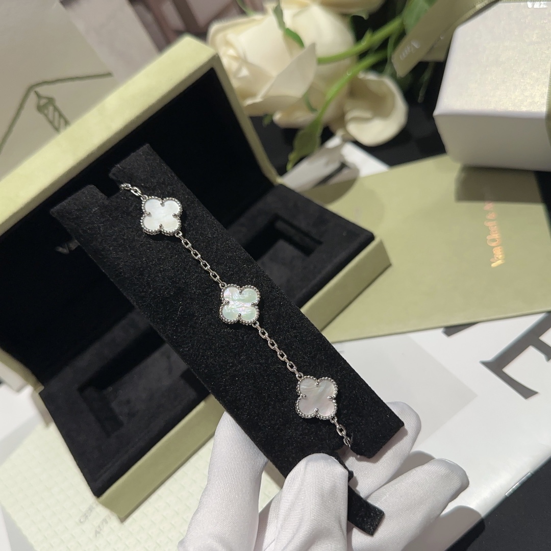 Van Cleef Arpels Bracelet Gold