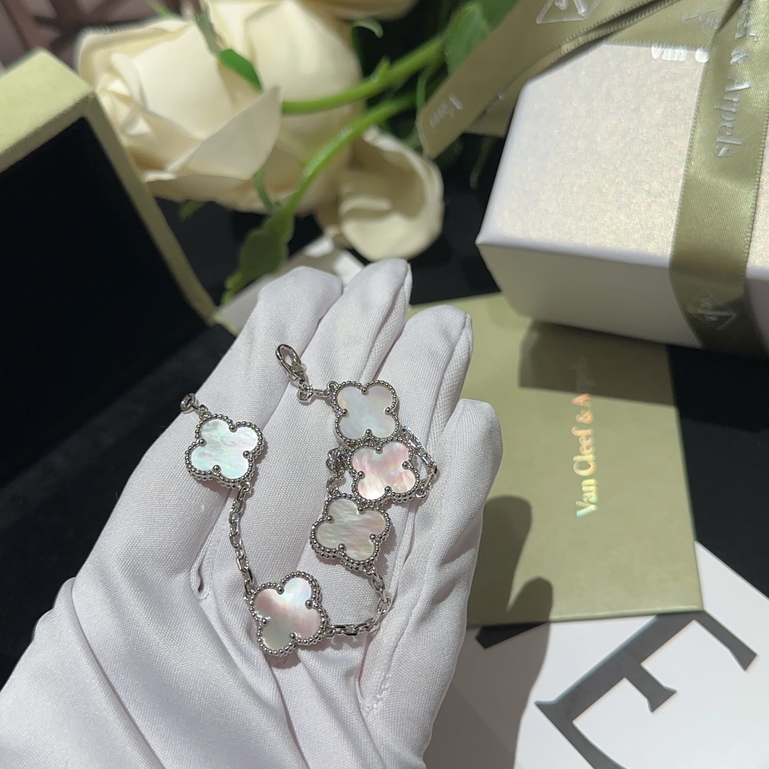 Van Cleef Arpels Bracelet Gold