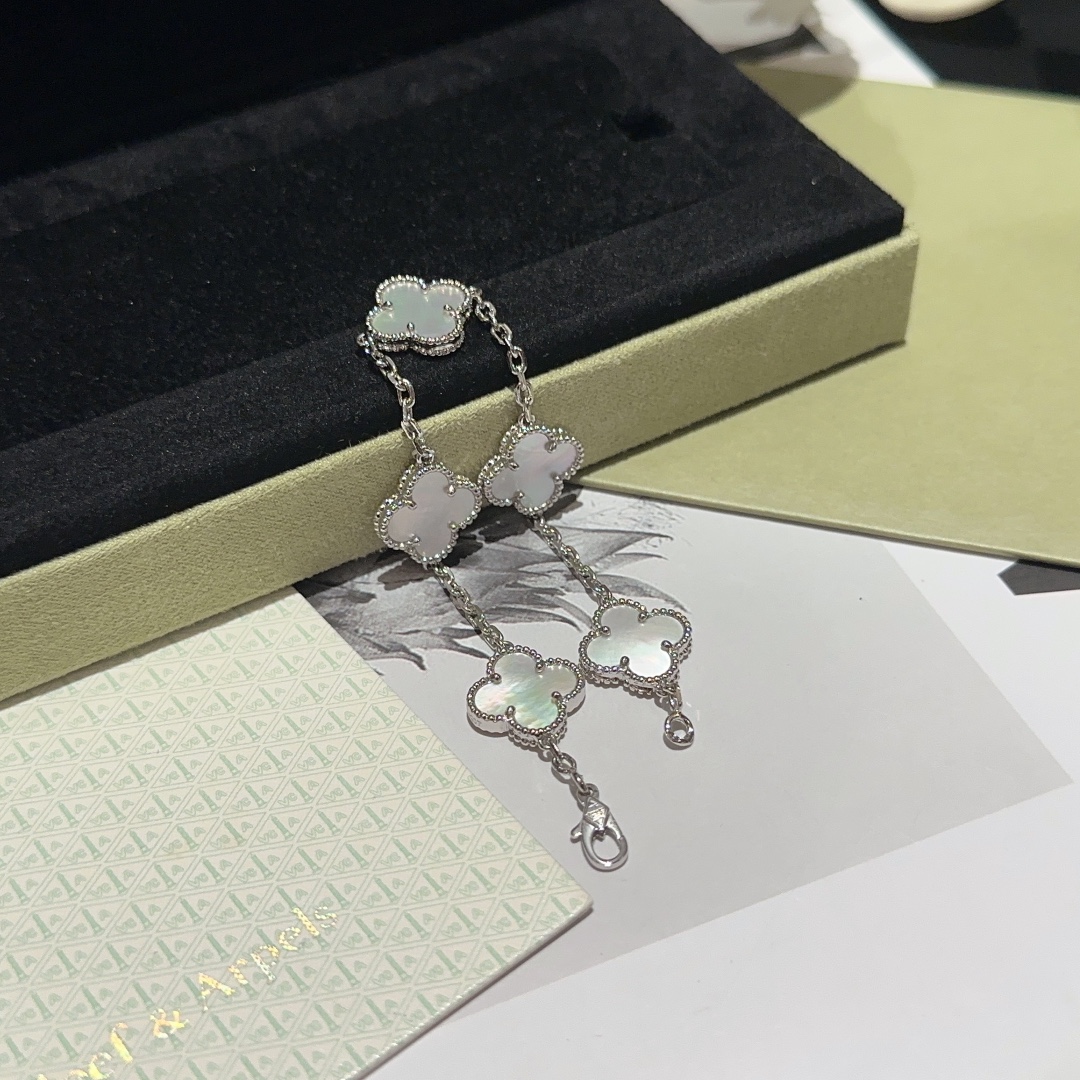 Van Cleef Arpels Bracelet Gold