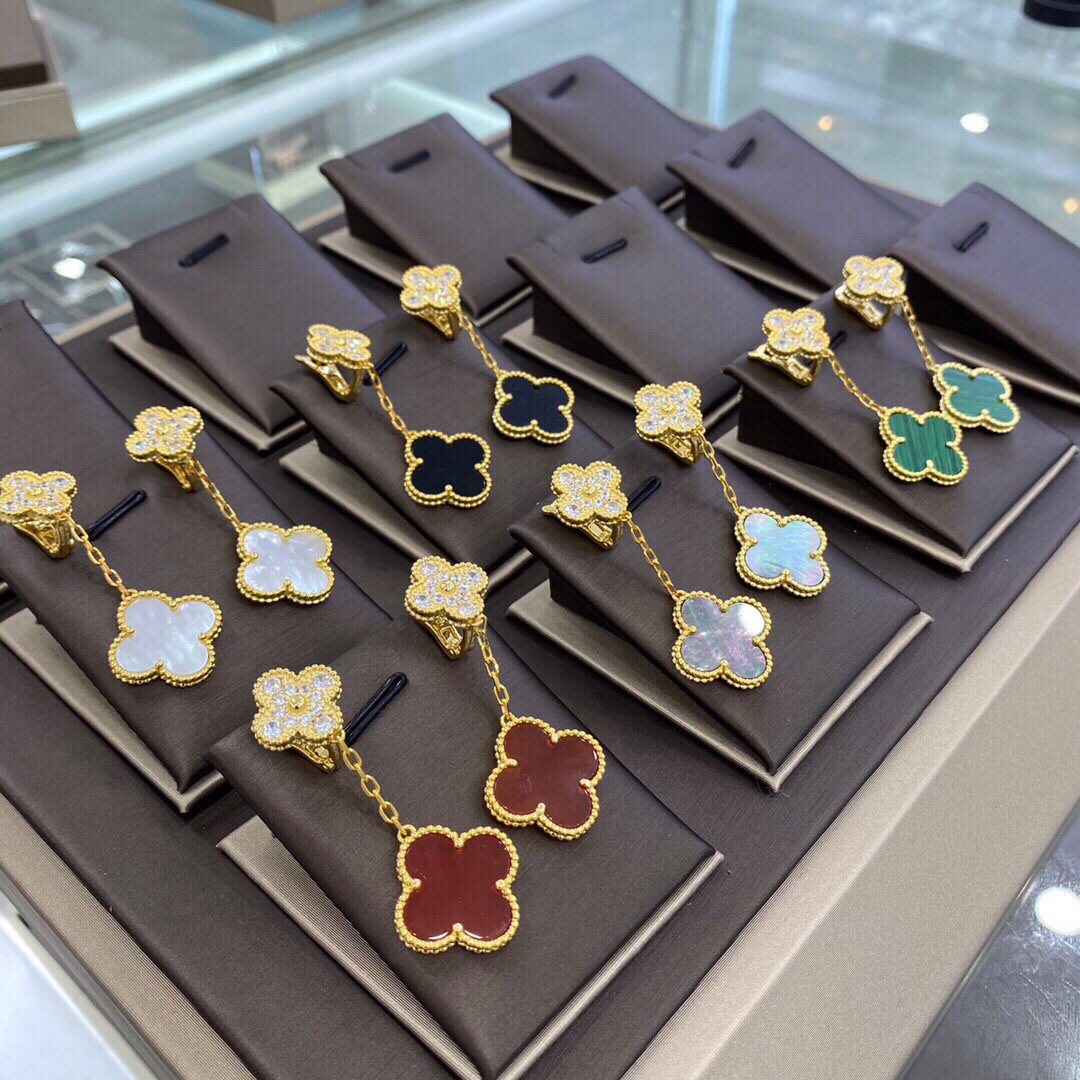 Van Cleef Arpels Earrings Gold Gold