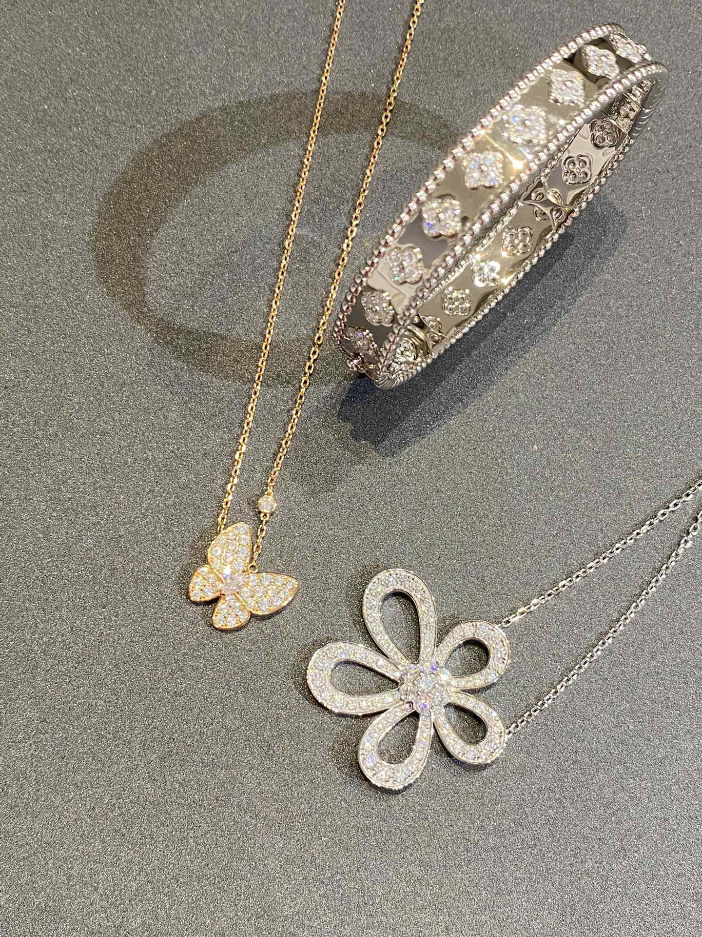 Van Cleef Arpels Necklace Diamond Inlaid 45cm