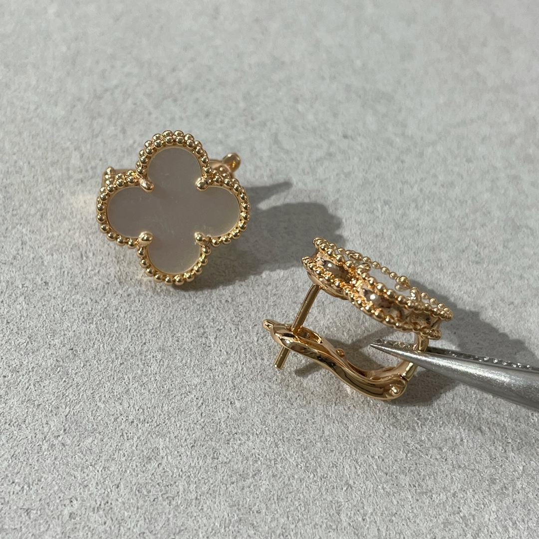 Van Cleef Arpels Basic Jewelry Gold