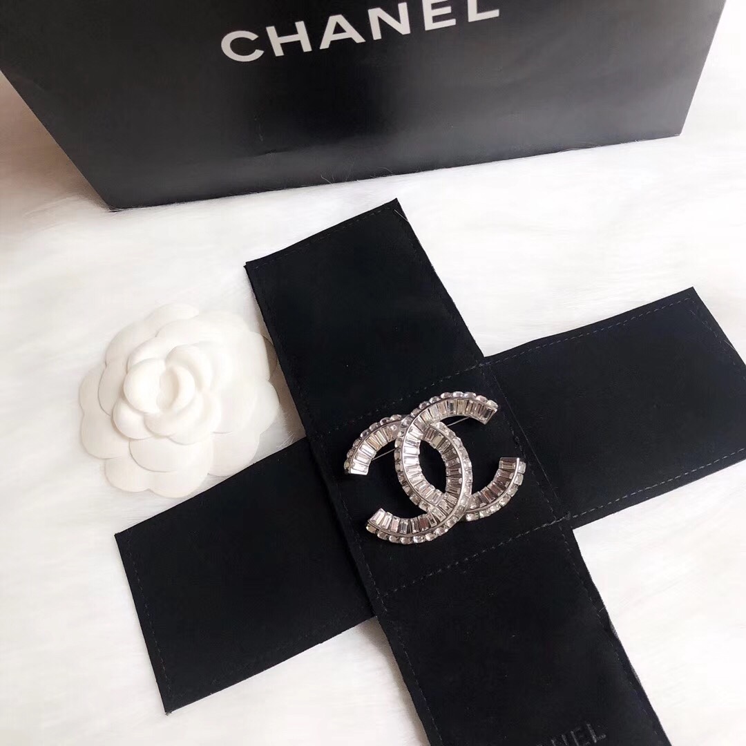 Chanel Brooch L