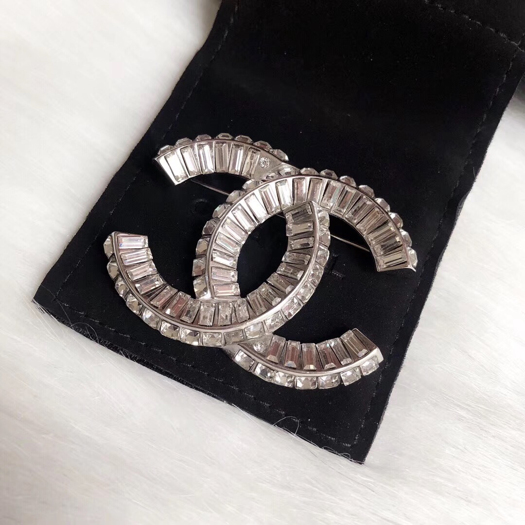 Chanel Brooch L
