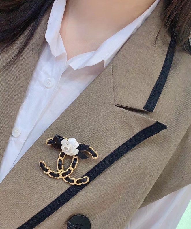 Chanel Brooch L