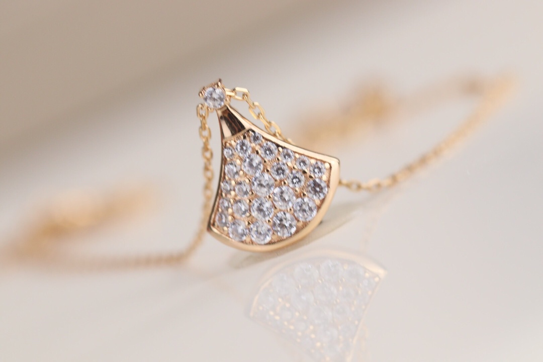 Bvlgari Female Necklace