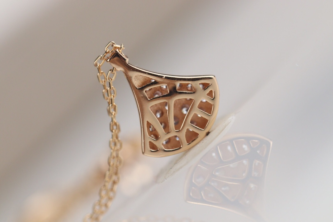 Bvlgari Female Necklace