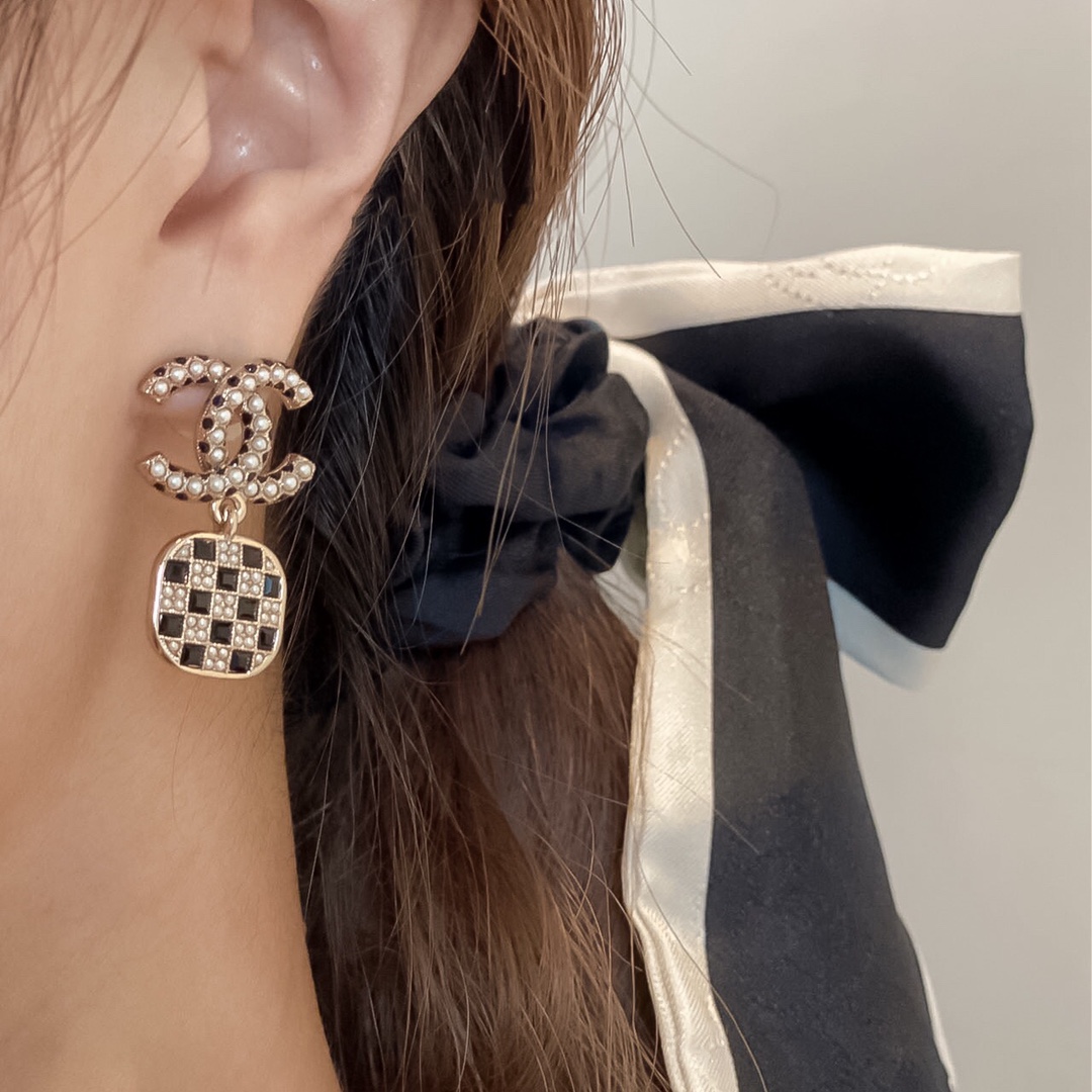 Chanel Earrings Pearl L