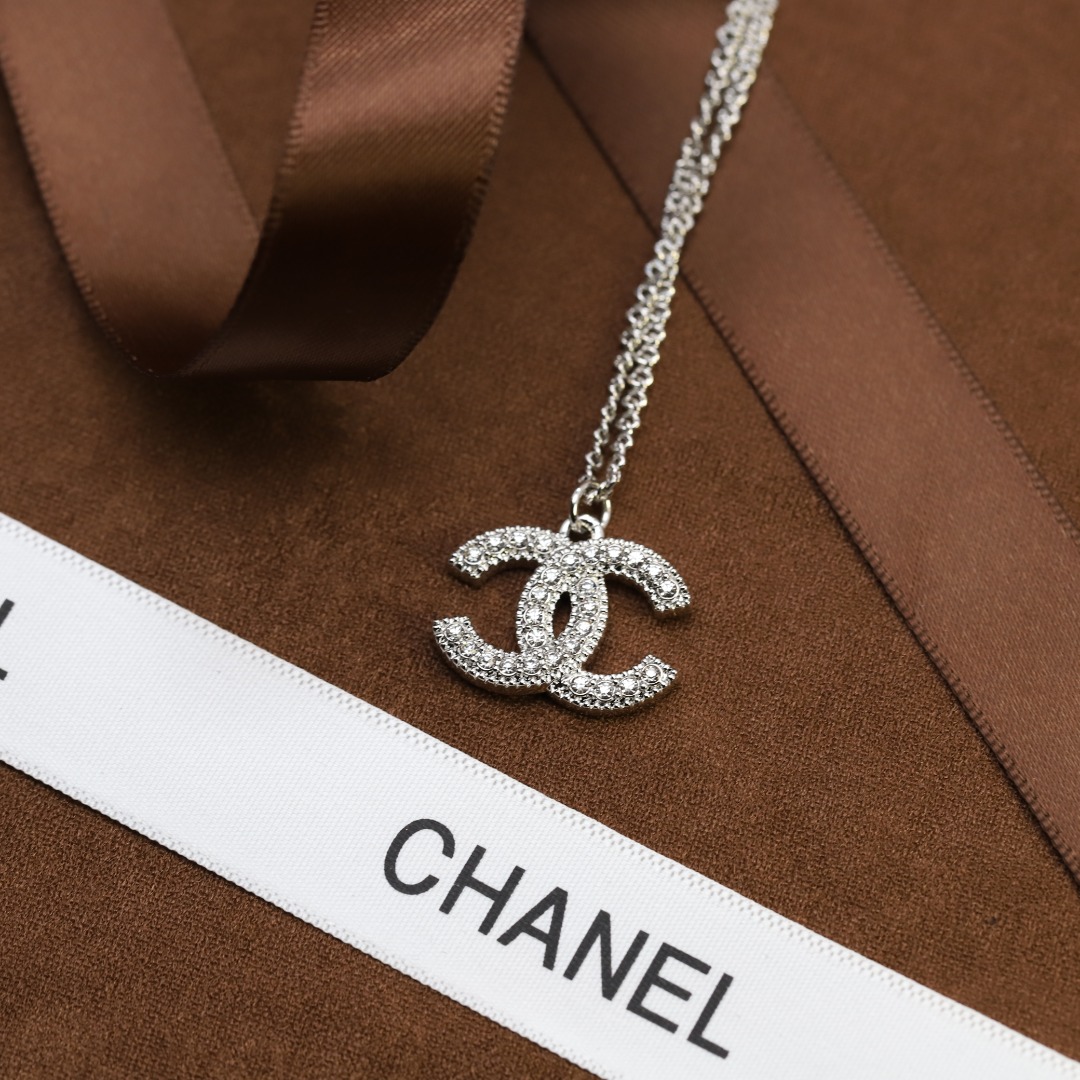Chanel Necklace Pearl Minimalist Style