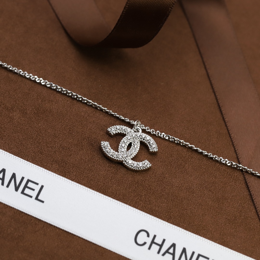 Chanel Necklace Pearl Minimalist Style