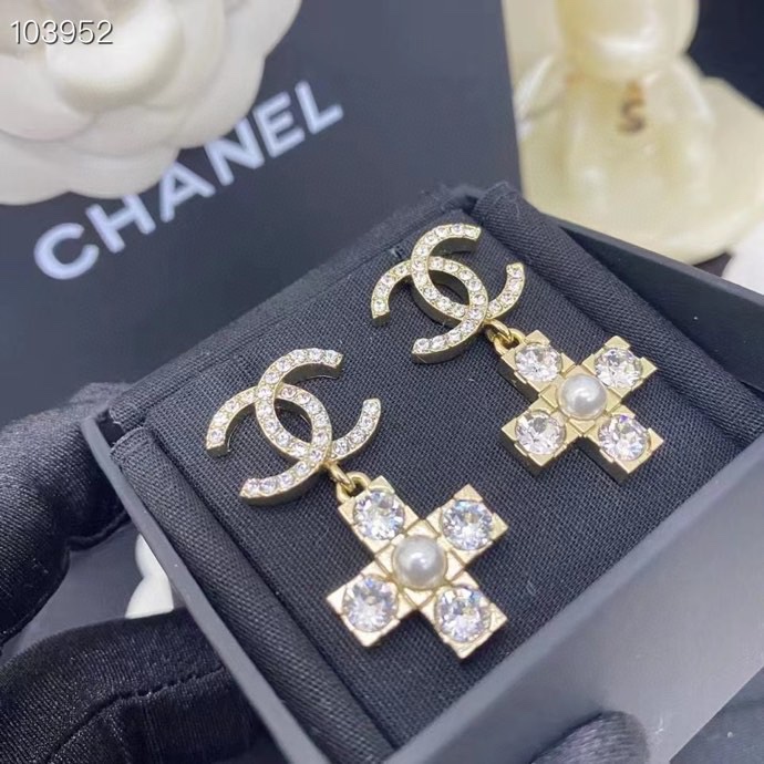 Chanel Earrings Pearl