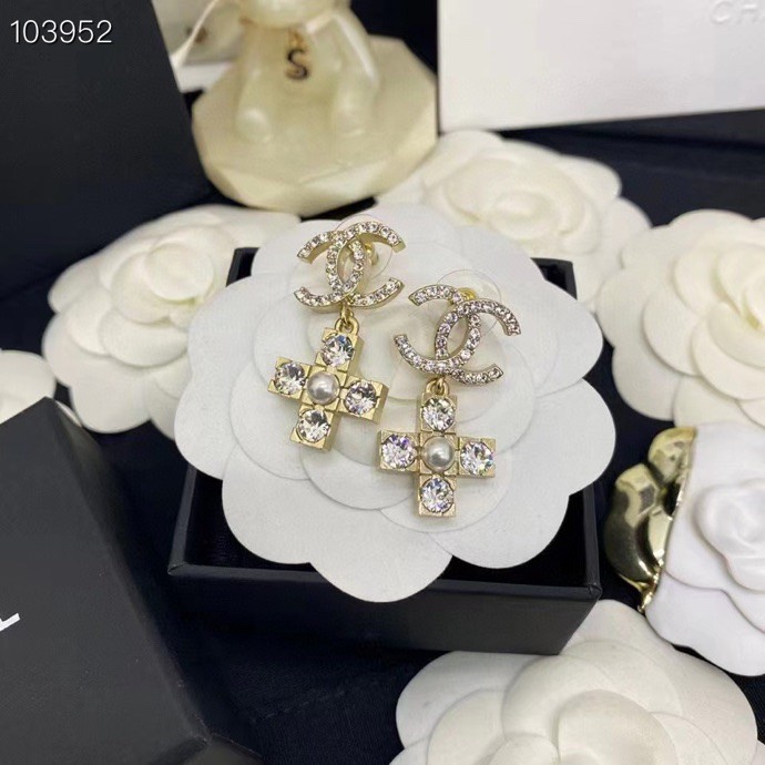 Chanel Earrings Pearl