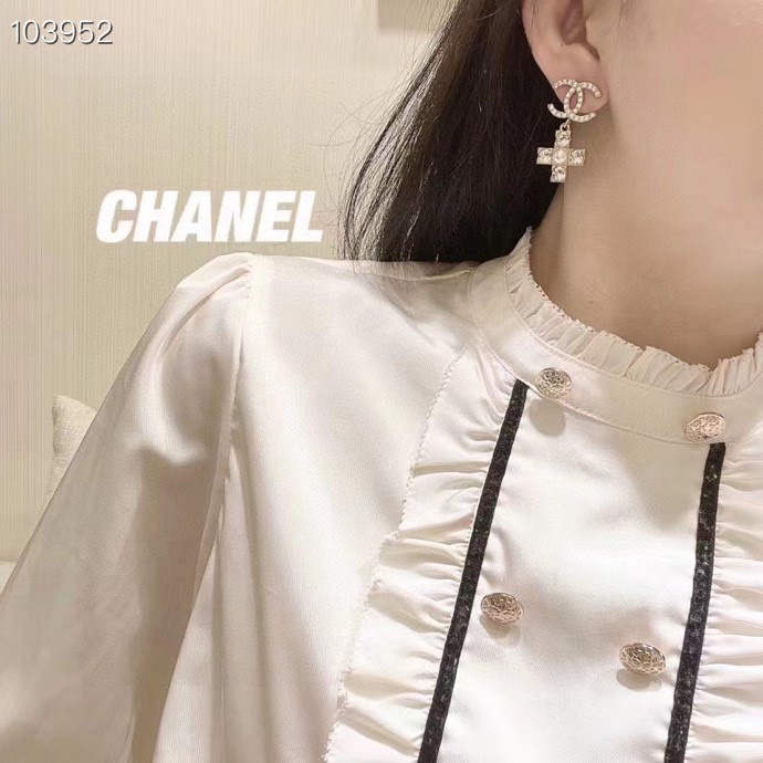 Chanel Earrings Pearl