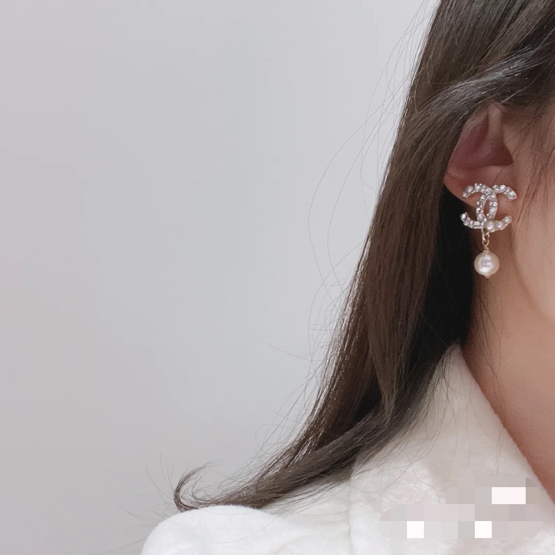 Chanel Earrings Pearl