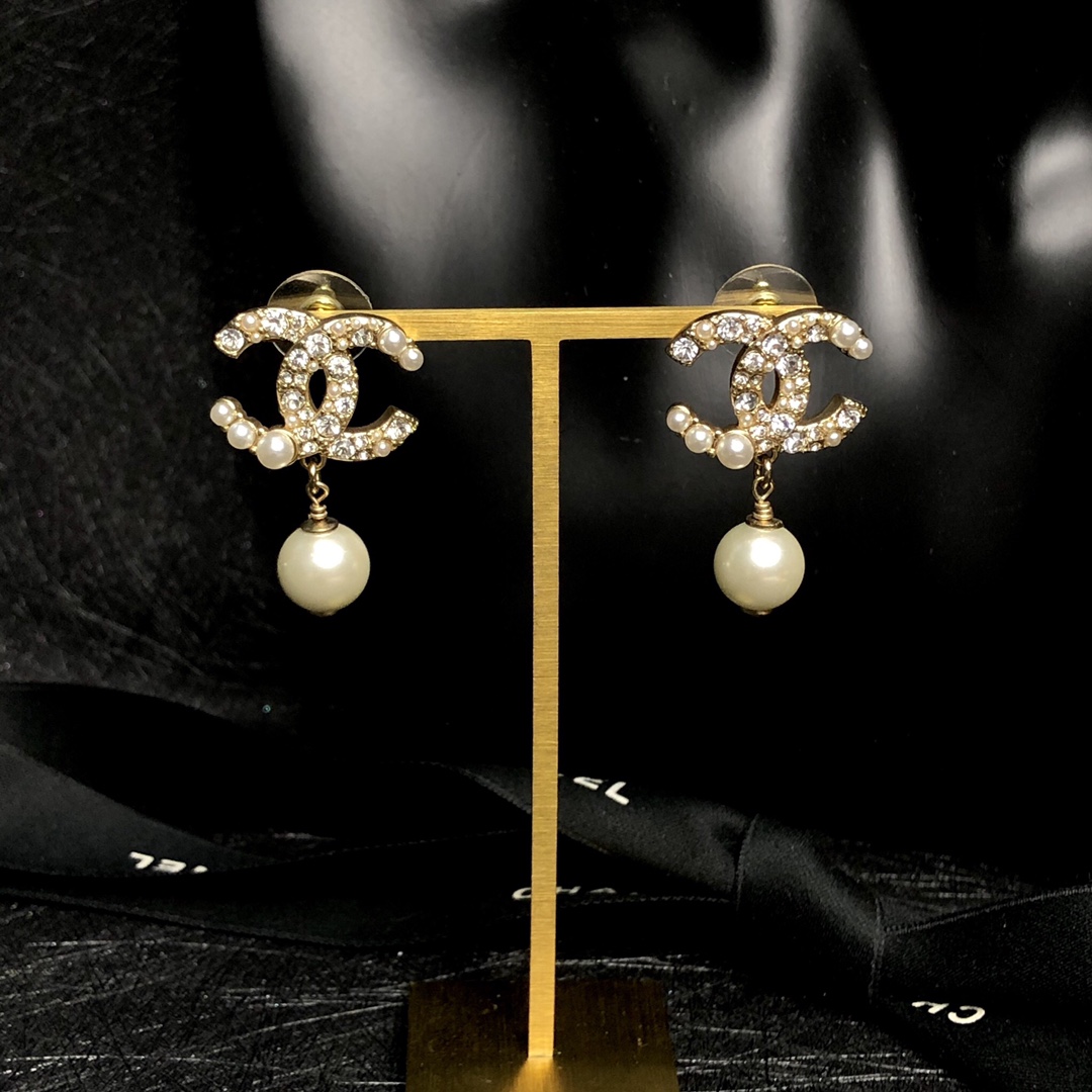 Chanel Earrings Pearl