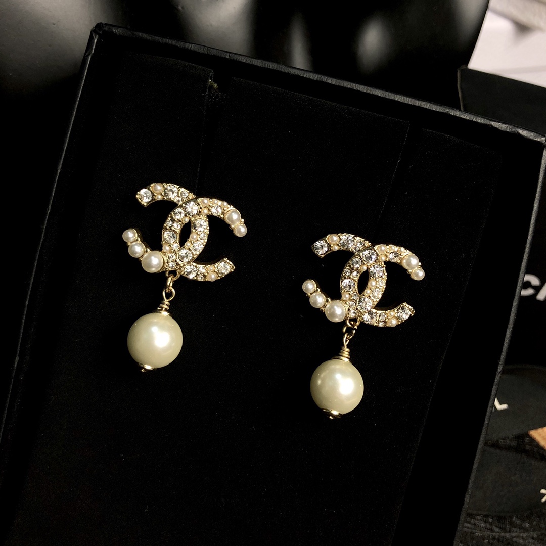 Chanel Earrings Pearl