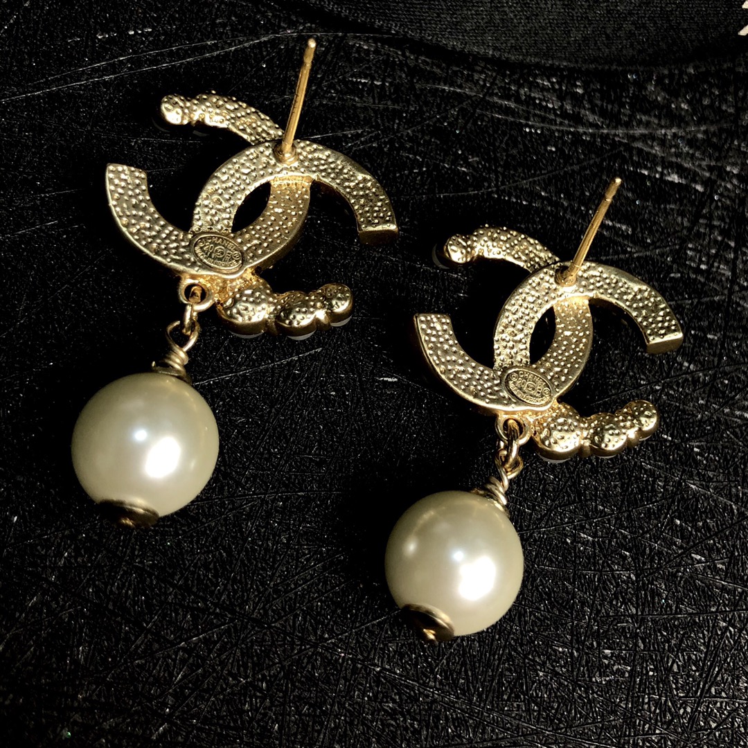Chanel Earrings Pearl