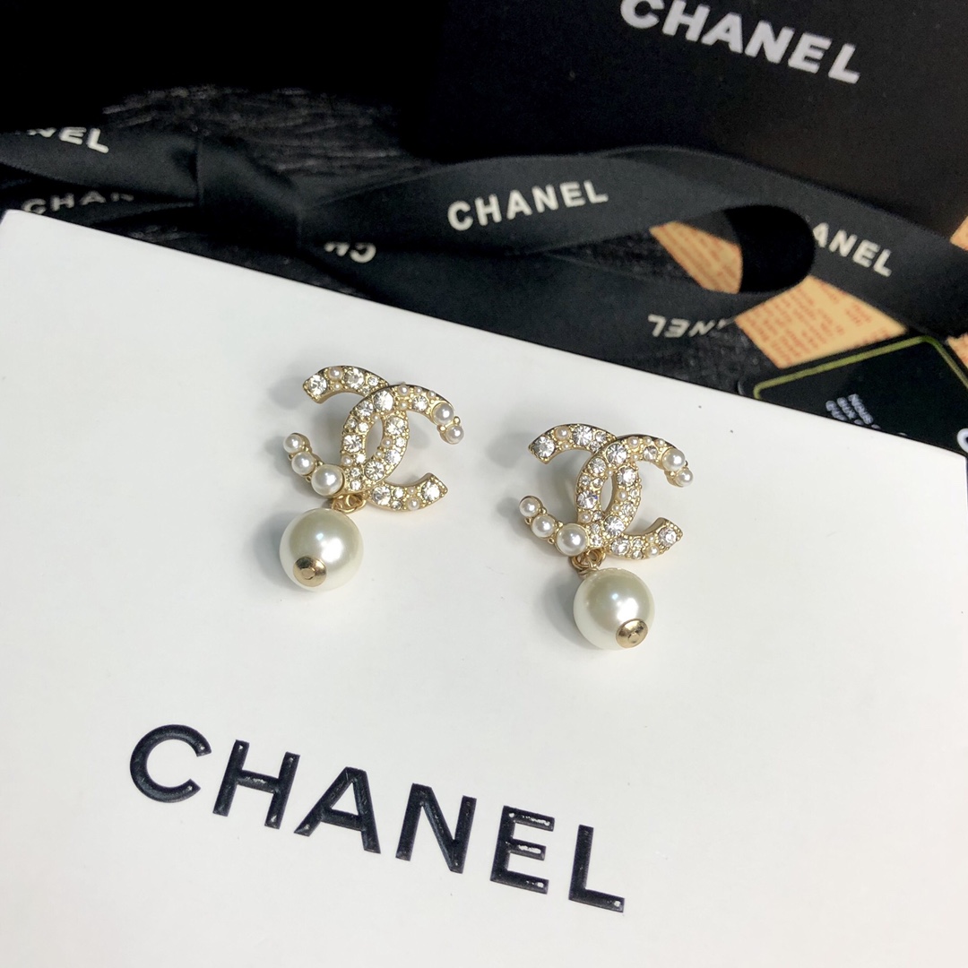 Chanel Earrings Pearl