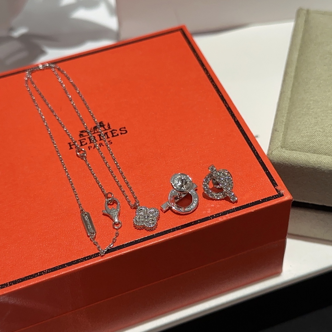 Van Cleef Arpels Necklace Inlaid