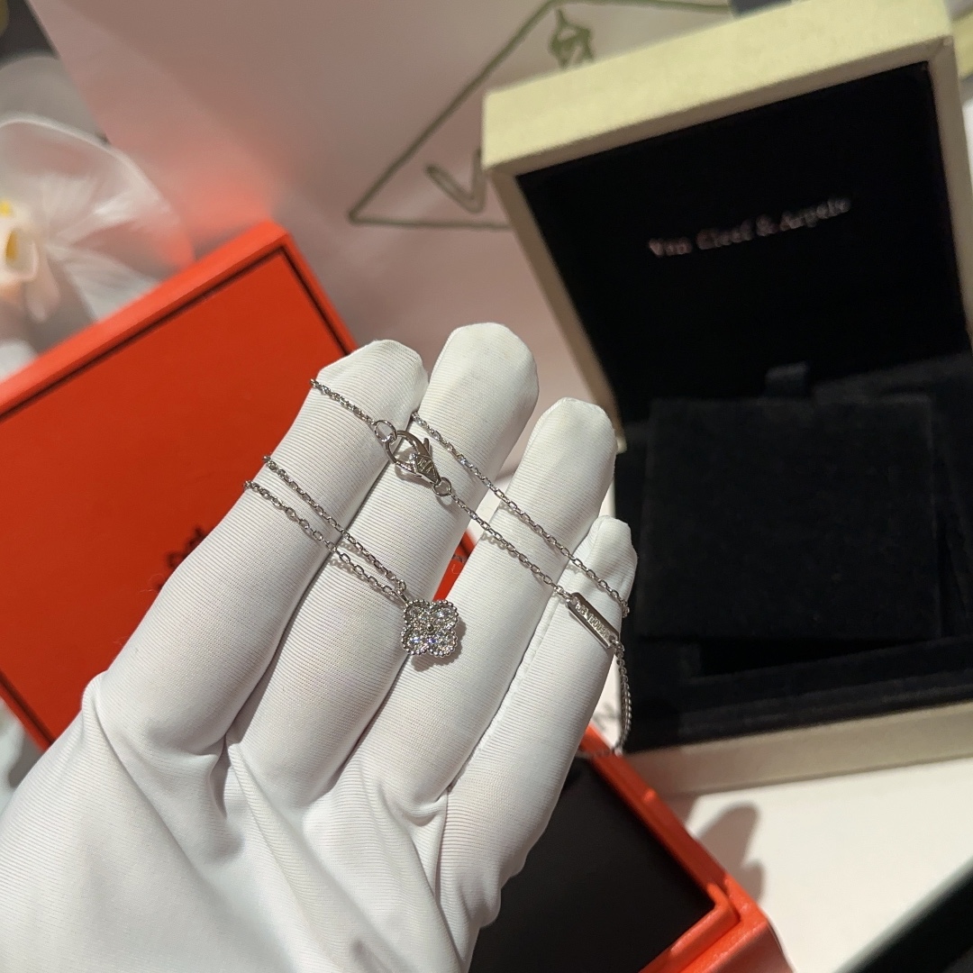 Van Cleef Arpels Necklace Inlaid