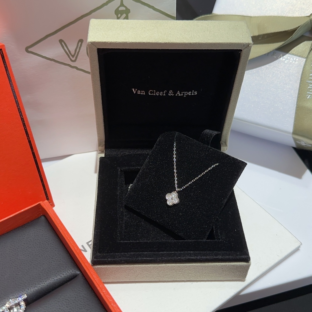 Van Cleef Arpels Necklace Inlaid