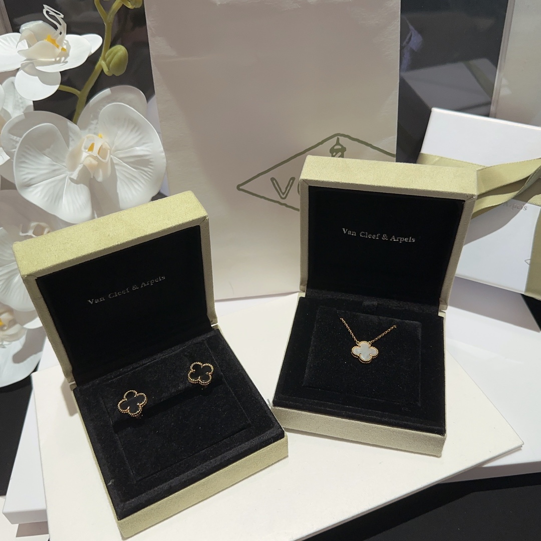 Van Cleef Arpels Necklace