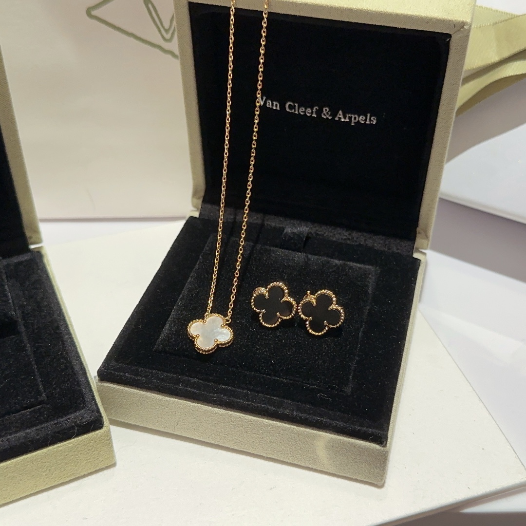 Van Cleef Arpels Necklace