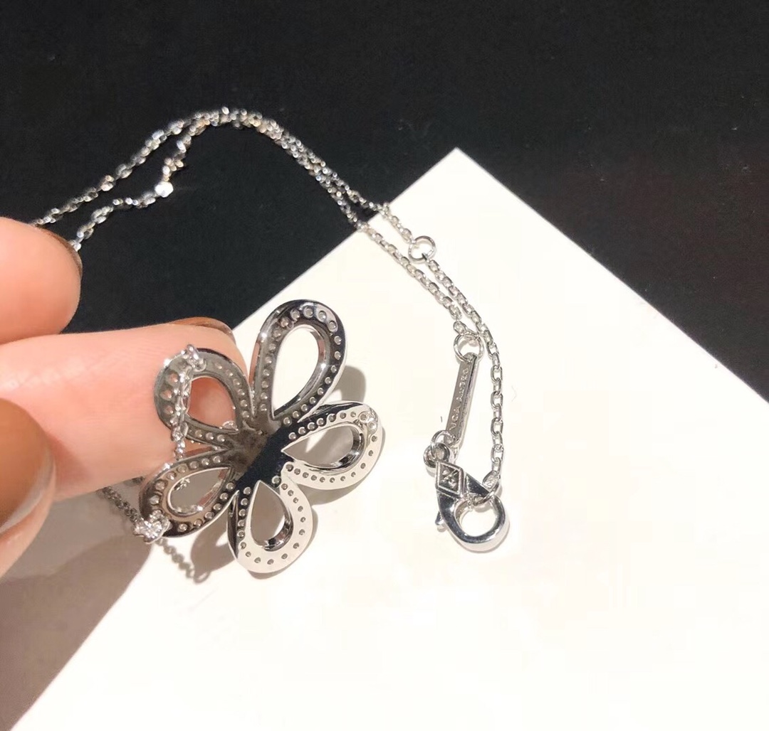 Van Cleef Arpels Necklace Silver Inlaid