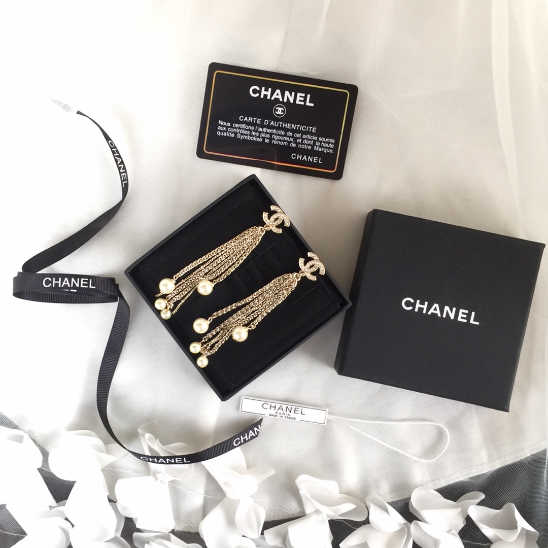 Chanel Earrings Pearl Gold