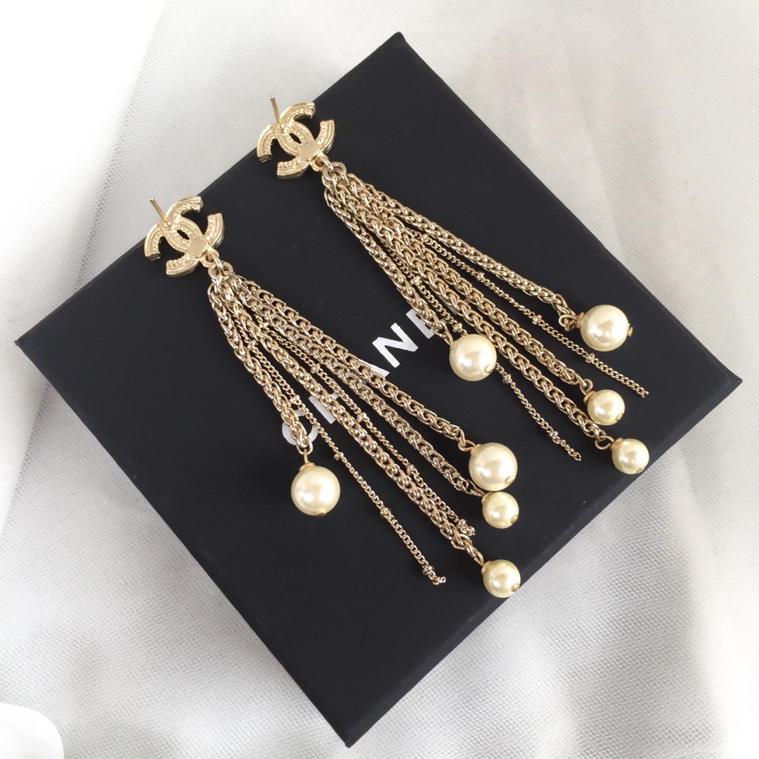 Chanel Earrings Pearl Gold