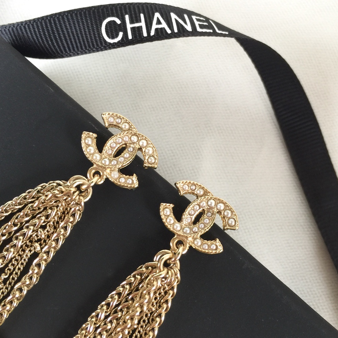 Chanel Earrings Pearl Gold