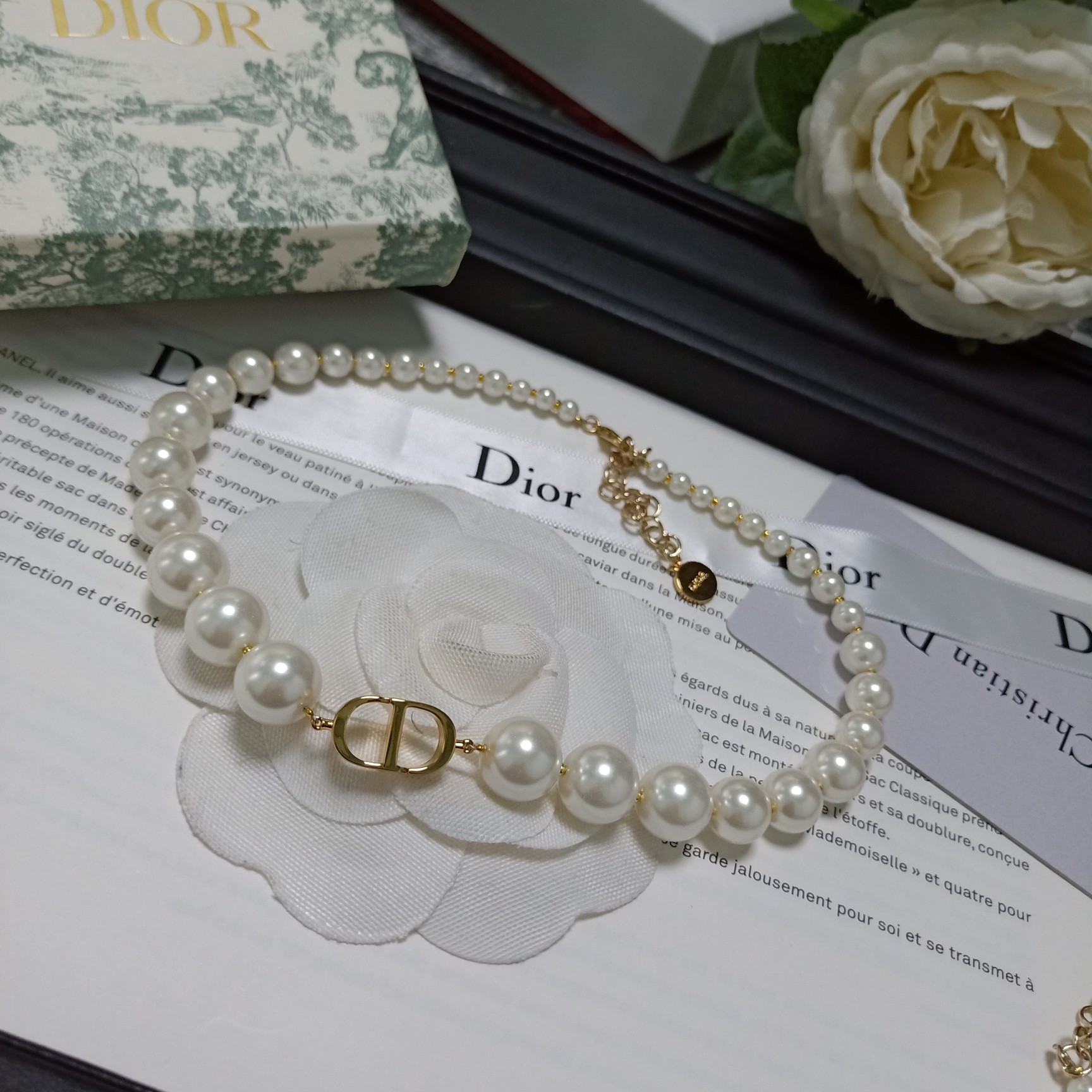 Dior Necklace Pearl Inlaid