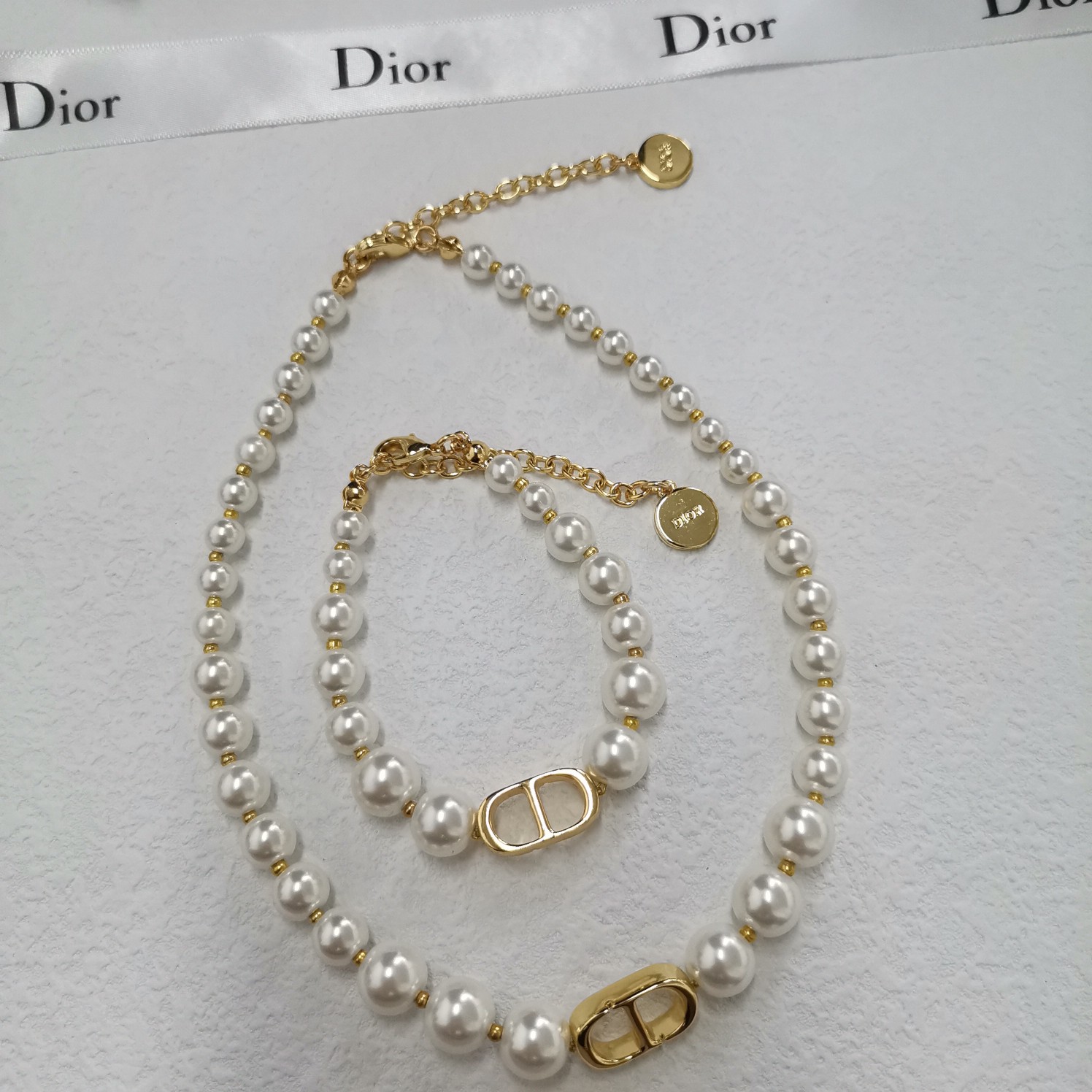 Dior Necklace Pearl Inlaid
