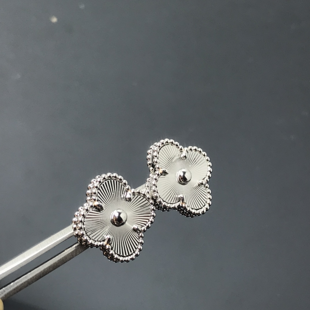 Van Cleef Arpels Earrings Gold