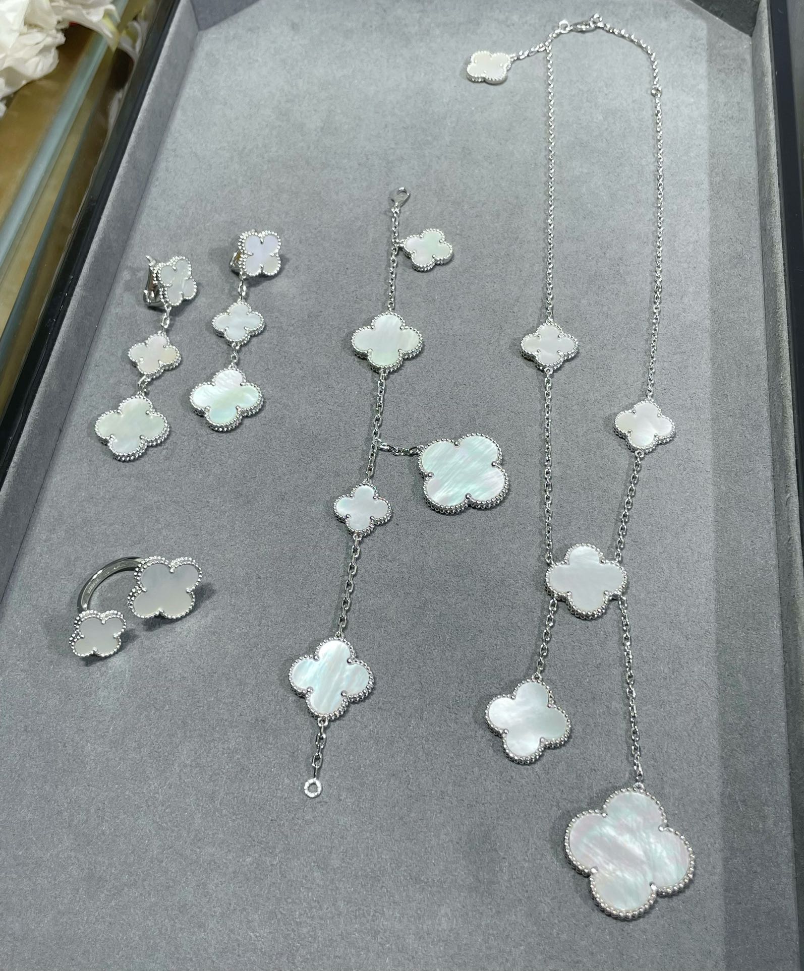 Van Cleef Arpels Basic Jewelry