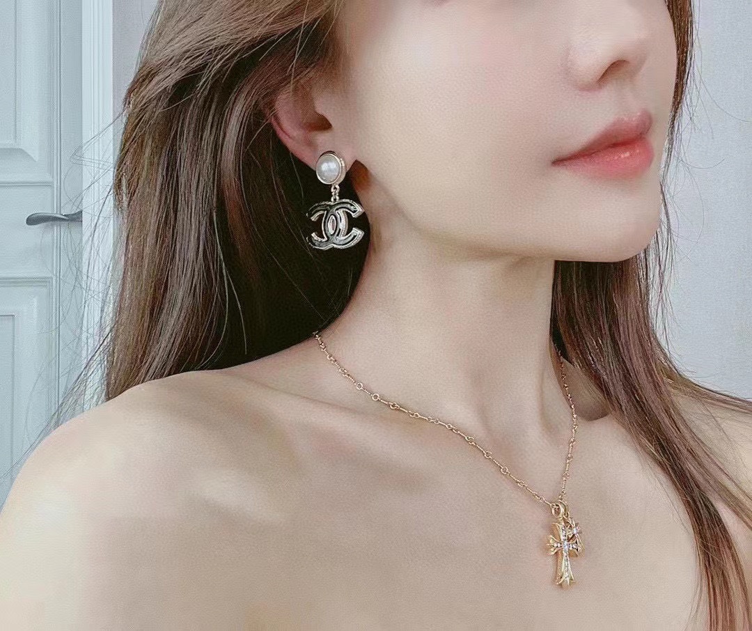 Chanel Earrings Pearl Black