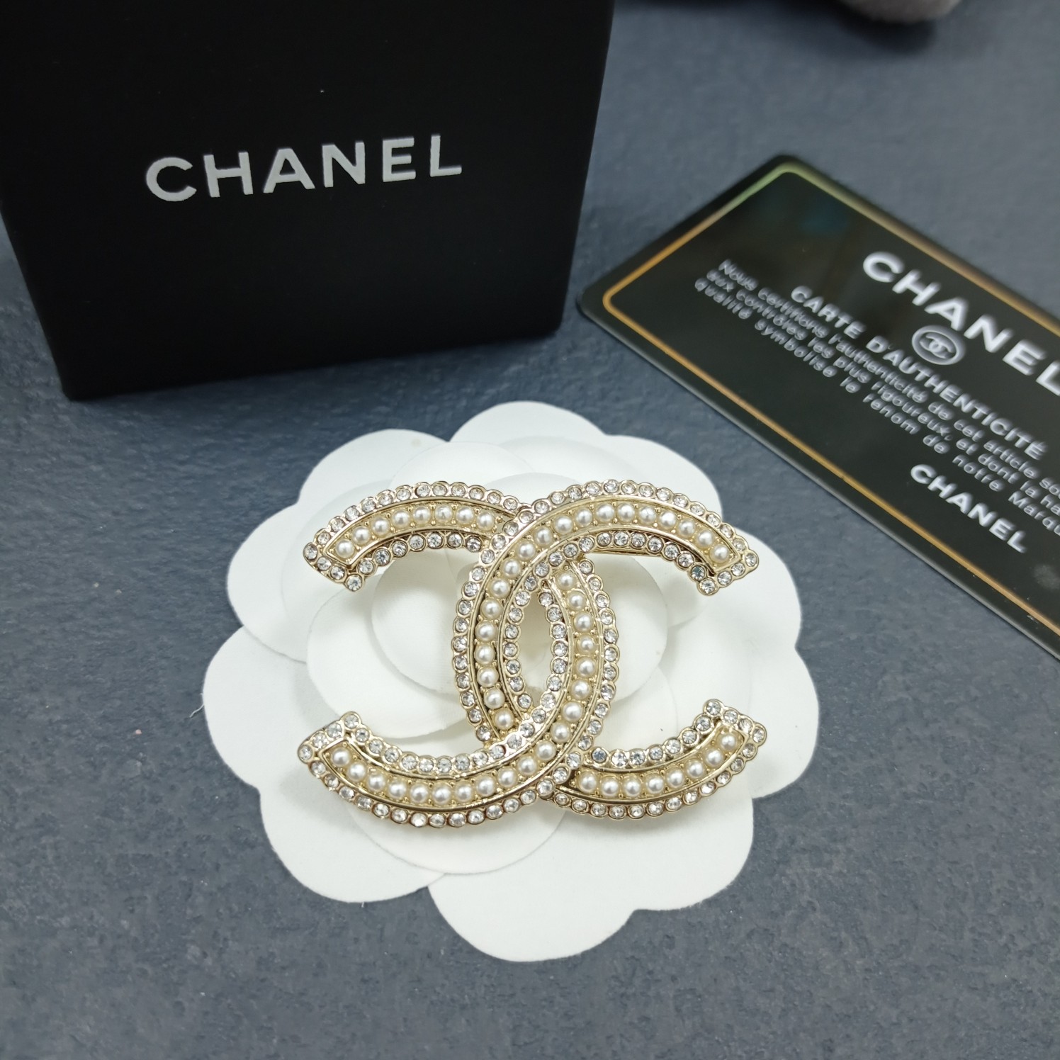 Chanel Brooch Pearl Inlaid