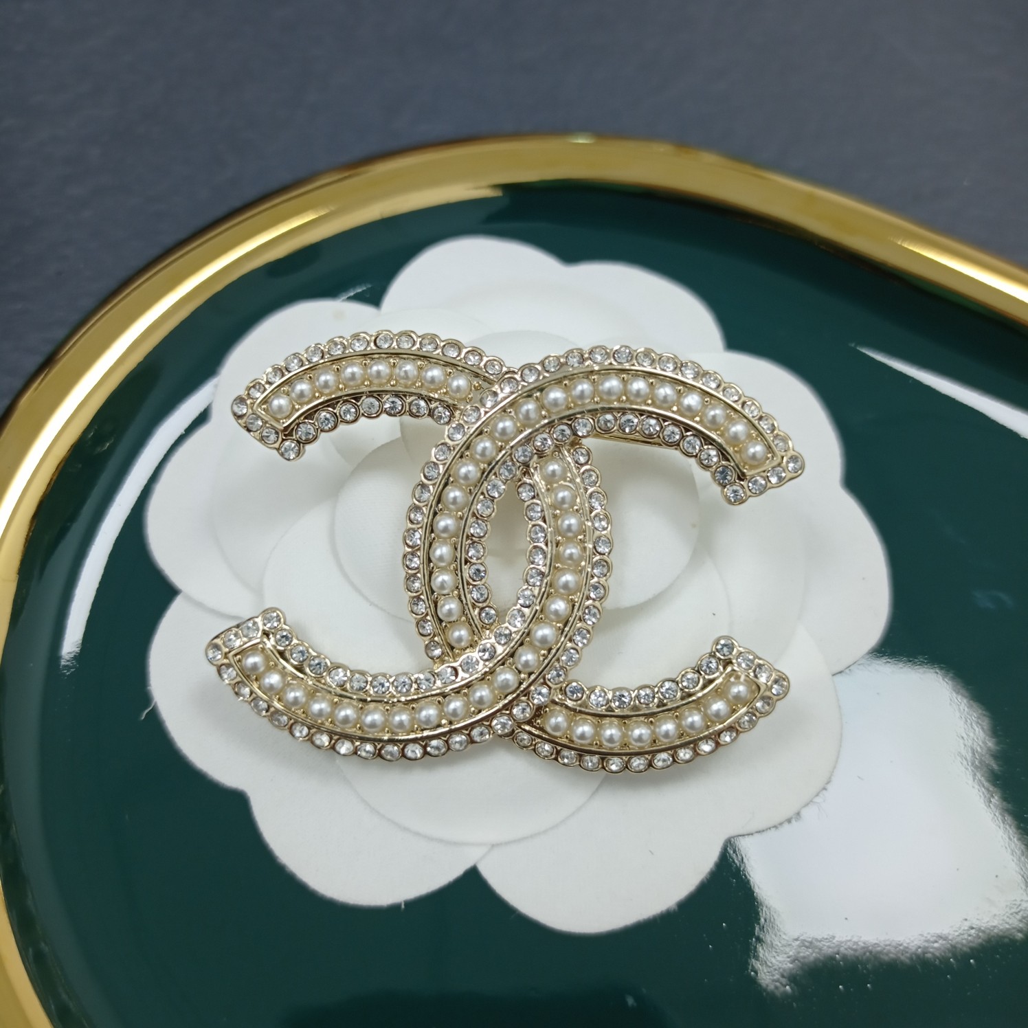 Chanel Brooch Pearl Inlaid